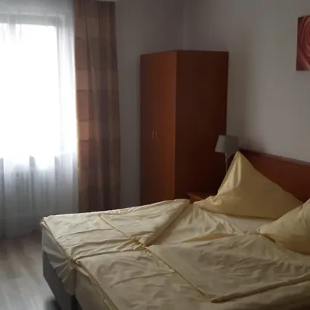 מלון Hotel Central