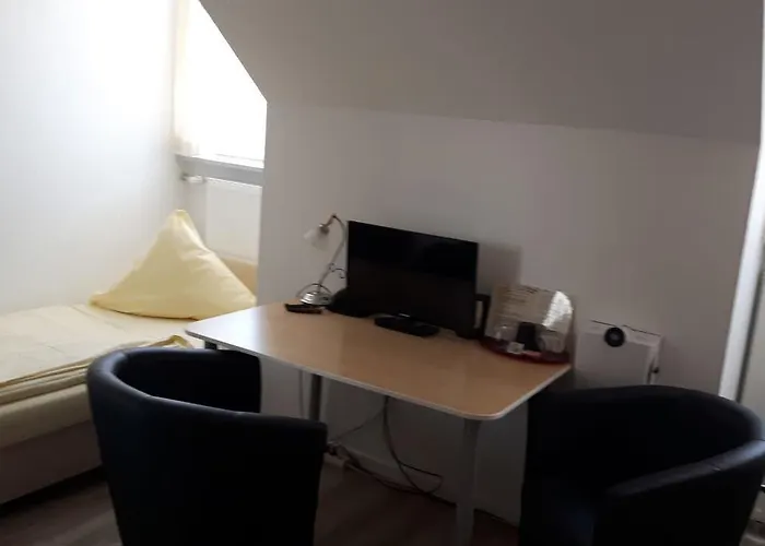 מלון Hotel Central 3*