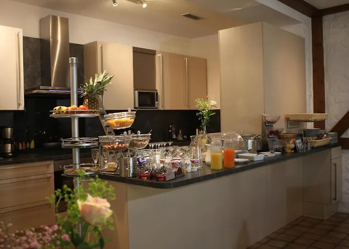 מלון Hotel Central