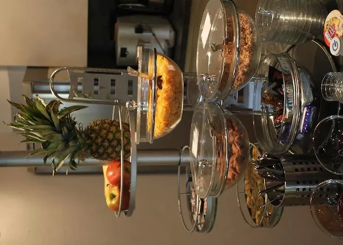 מלון Hotel Central