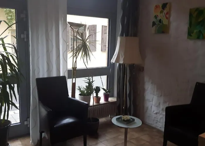 מלון Hotel Central 3*