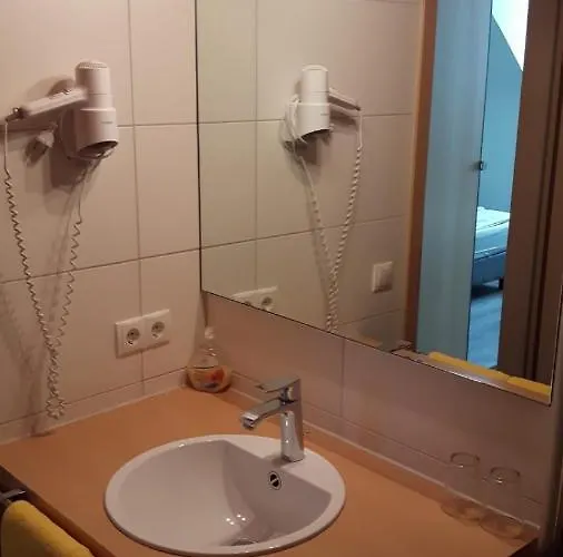 מלון Hotel Central